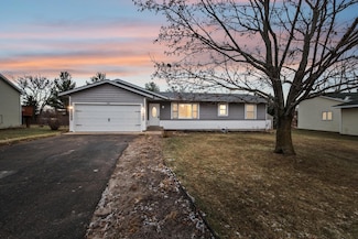 1210 Carriage Hills Dr S, Cambridge, MN 55008