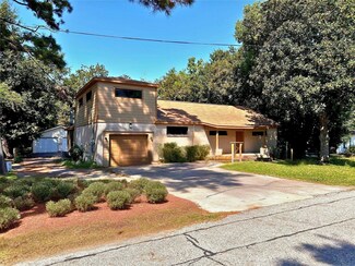 119 Pecan Dr, Baytown, TX 77520