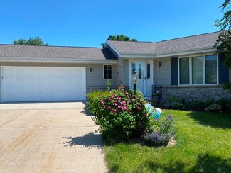 49 Spruce St, Edgerton, WI 53534