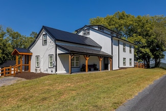 112 Twin Hill Rd, Stuarts Draft, VA 24477