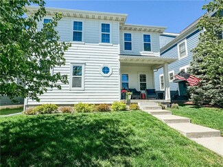 5535 S Prairie View Dr, West Des Moines, IA 50266