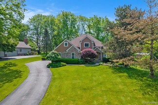 4118 Pinehurst Dr, Howell, MI 48843