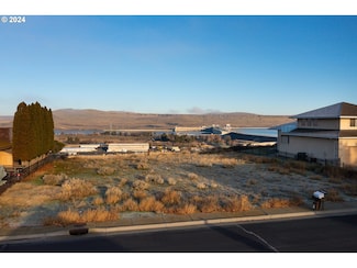128 Rio Senda St, Umatilla, OR 97882