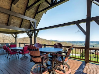 306 Dancing Bear Dr, Hendersonville, NC 28792