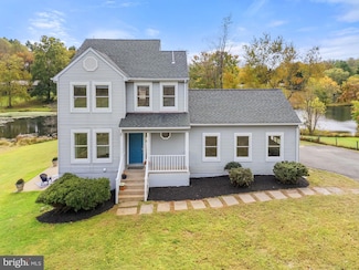 10637 Crest Hill Rd, Marshall, VA 20115