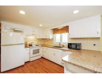 11 Lakewood Cir, Sagamore Beach, MA 02562