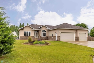 1922 33rd St S, Moorhead, MN 56560