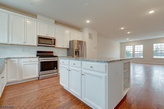 15 Braeburn Ct, Livingston, NJ 07039