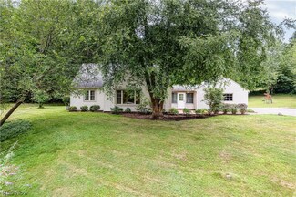 1046 Ghent Hills Rd, Akron, OH 44333