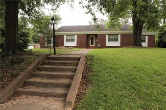 1622 Jewel St, Pineville, LA 71360