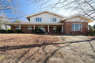 1108 Gatehouse Rd, High Point, NC 27262