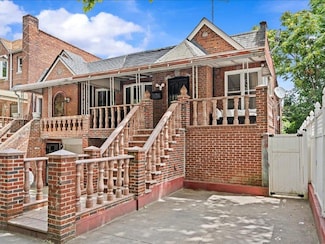 31 E 43rd St, Brooklyn, NY 11203