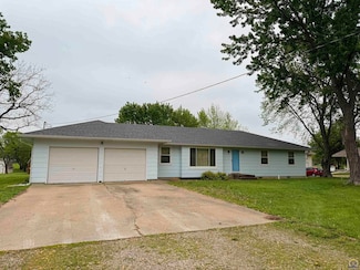 328 Forrest Gragg Dr, Osage City, KS 66523