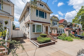 7844 86th St, Glendale, NY 11385