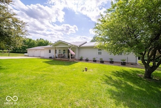 11815 E Pocahontas Dr, Greencastle, IN 46135