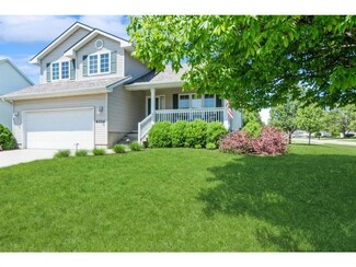 6324 NW 97th St, Johnston, IA 50131
