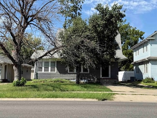 960 S 9th St, Salina, KS 67401