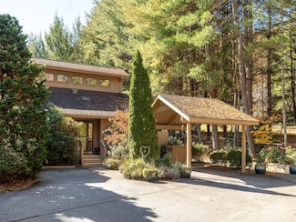 604 Spanish Oak Ln, Hendersonville, NC 28791