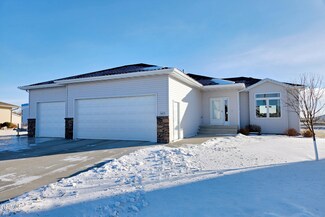 3411 Genoa Ct SE, Mandan, ND 58554