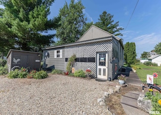 102 S 7th St, Keithsburg, IL 61442