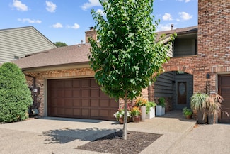 5535 Village Dr, Edina, MN 55439