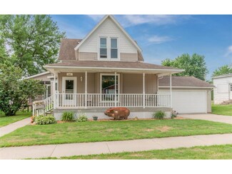 507 16th St, Belle Plaine, IA 52208