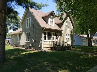330 W Pleasant St, Sheridan, IL 60551