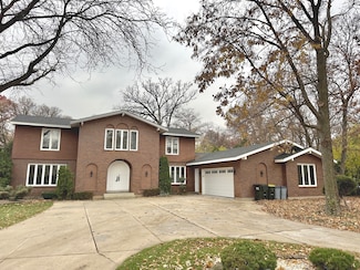 806 Wildwood Ct, Oak Brook, IL 60523