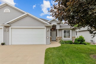 2506 Waterford Ct, Neenah, WI 54956