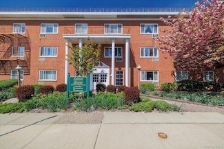 22 N Forest Ave Unit 1E, Rockville Centre, NY 11570