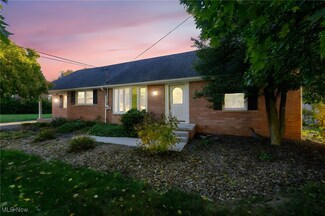 1320 Perry Dr NW, Canton, OH 44708
