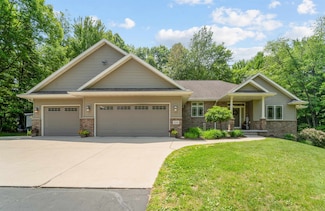 3241 Sunrise Rd, Suamico, WI 54313