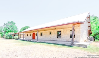 1058 Fairway Cir, Brackettville, TX 78832