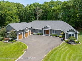 18 Conover Ln, Manalapan, NJ 07726
