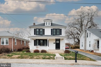 48 W High St, Windsor, PA 17366