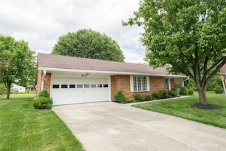 6820 Willow Creek Dr, Dayton, OH 45424