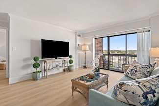 15 N Beacon St Unit 910, Boston, MA 02134