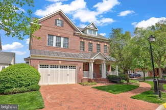 2152 Royal Lodge Dr, Falls Church, VA 22043
