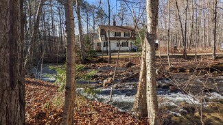 91 Ferncroft Rd, Albany, NH 03818