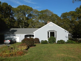 40 Knowlton Ln, Marstons Mills, MA 02648