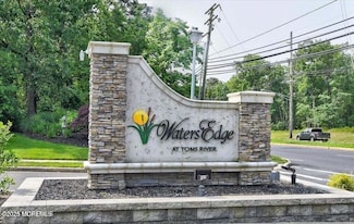 2415 Waters Edge Dr, Toms River, NJ 08753