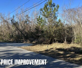 236 Marcus Dr, Waveland, MS 39576