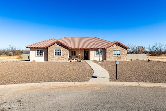 176 E Artesian Ln, Benson, AZ 85602