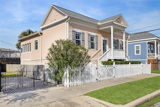 613 9th St, Galveston, TX 77550
