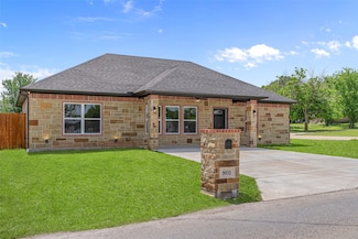 801 Comanche Cove Dr, Granbury, TX 76048