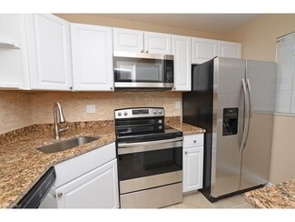 254 Banyan Blvd Unit 254, Naples, FL 34102