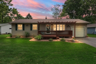 1306 Tuckahoe Park Dr, Valparaiso, IN 46383