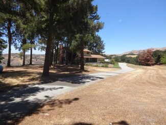 28017 Mesa de Tierra Rd, Salinas, CA 93908