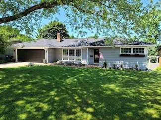 905 Sunset Ct, Petoskey, MI 49770