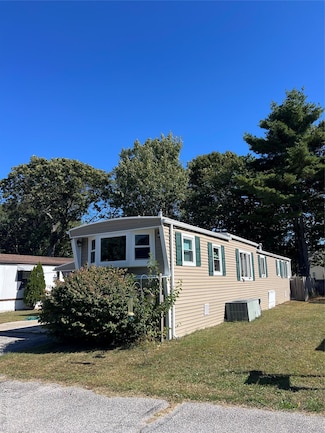 59 Betsy Ross Dr, Bohemia, NY 11716